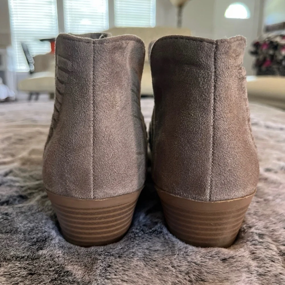 New Ankle Cut Boot Bootie by Soda Womens Size 8.5M Brown Faux Taupe Suede V Cut